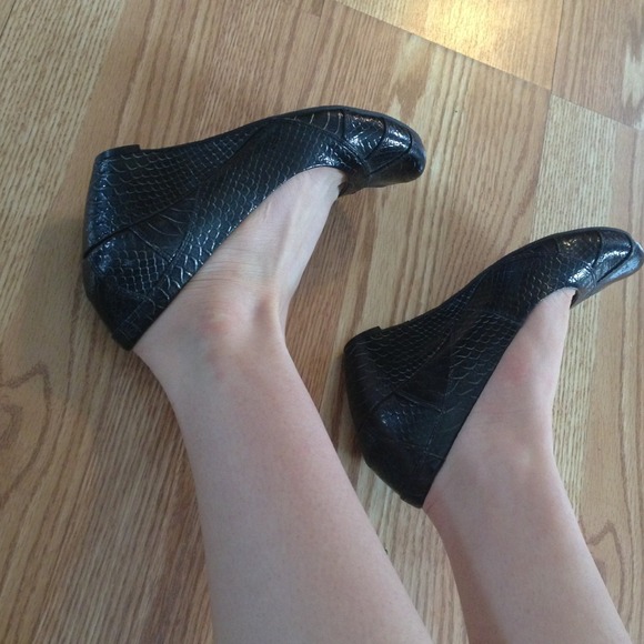 Kenneth Cole wedges - Picture 3 of 3