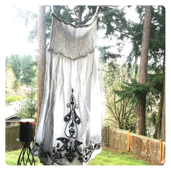 Cute! White dress w/intricate black details!