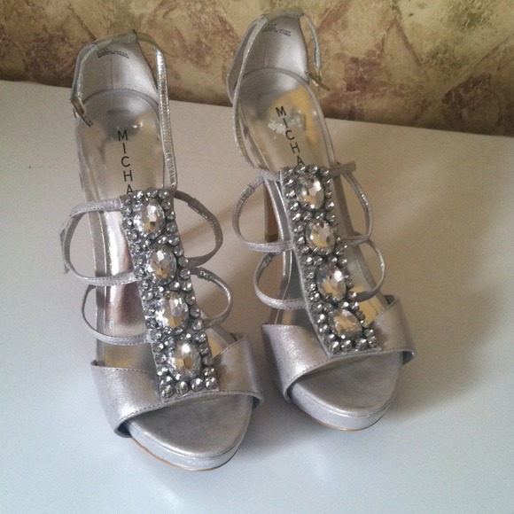 Shoes - Picture 1 of 3