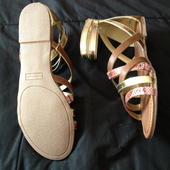 SOLD & BUNDLED!🎀 - Picture 3 of 4