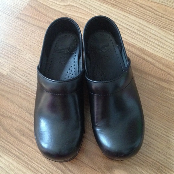 SOLD to @loved86 barely worn