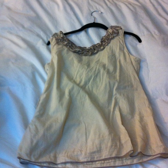 Traded in bundle Ruffle shirt - Picture 2 of 2