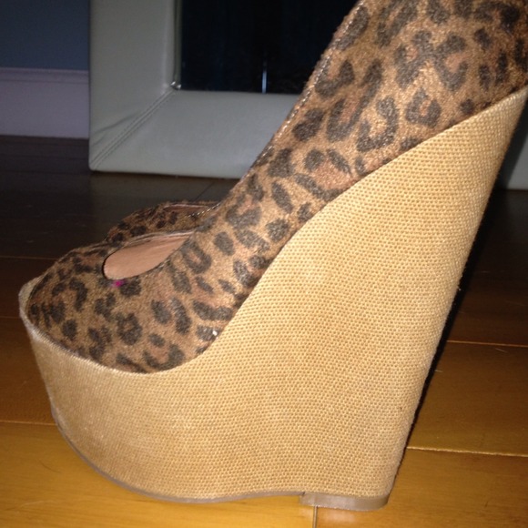 Cheetah print wedges - Picture 2 of 2