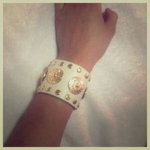 Cream & Gold leather bracelet