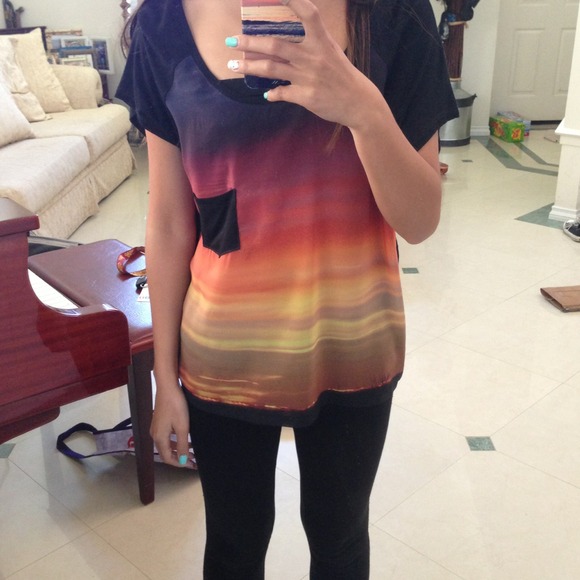 💎SOLD💎Sunset pocket tee