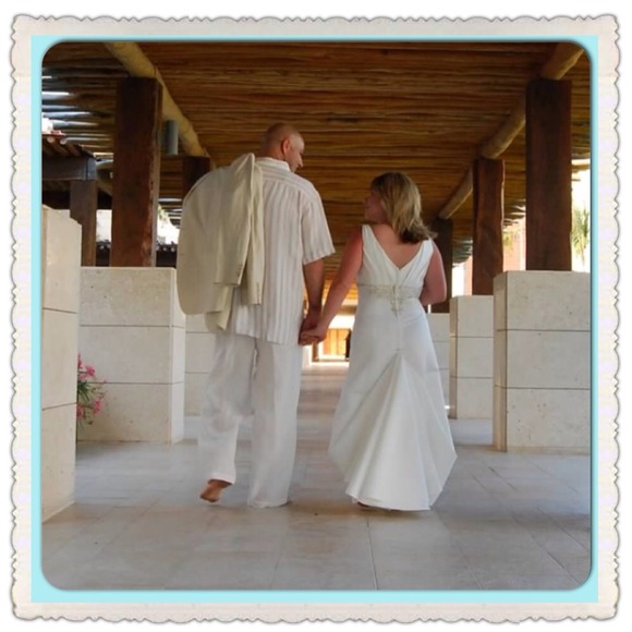 🎉🎉Host Pick.🎉🎉 Wedding dress - Picture 2 of 4