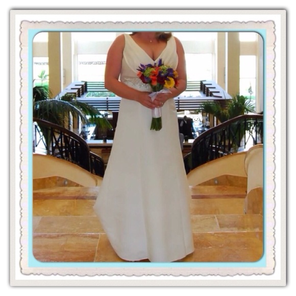 🎉🎉Host Pick.🎉🎉 Wedding dress - Picture 4 of 4