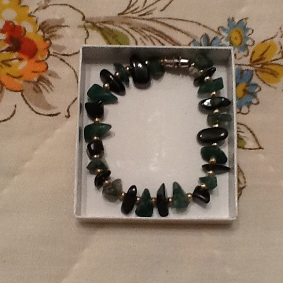 Jade Bundle Bracelet and Earring - Picture 1 of 4