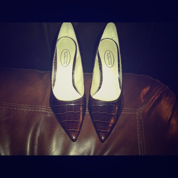 Talbots Shoes - 💖SOLD💖Talbots Snakeskin Shoes sz 6 1/2 M