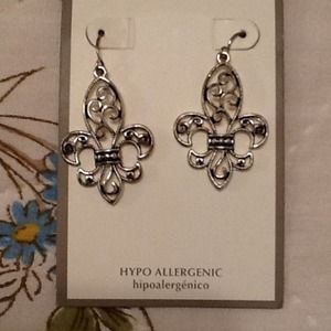 Fleur de lis Earring design