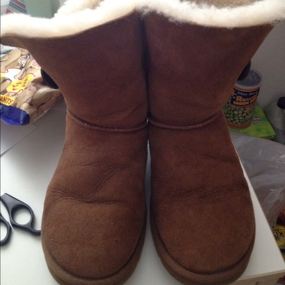 UGG BOOT