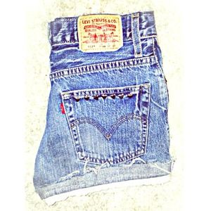 Vintage lace trimmed high waist Levi shorts