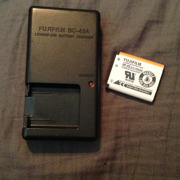 pink fujifilm camera - Picture 3 of 3