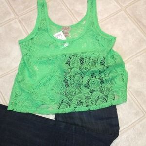 🚫🚫🚫TRADED IN BUNDLE! Green tank top! Size m/l