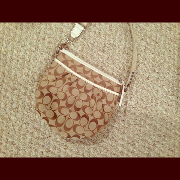 ❤REDUCED❤AUTH  Coach Crossbody bag tan & white