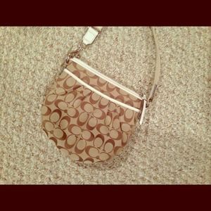 ❤REDUCED❤AUTH  Coach Crossbody bag tan & white