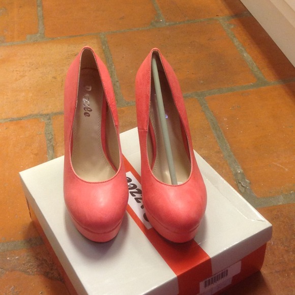 SALE✂✂NEW fuchsia pumps - Picture 3 of 3