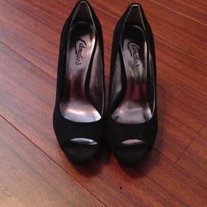 black candies peep toe pumps