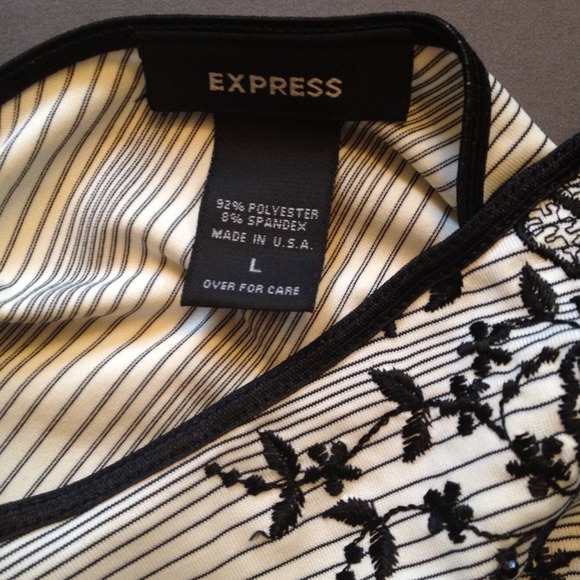 ❌⭕SOLD⭕❌Express embroidered top. Cut - Picture 4 of 4