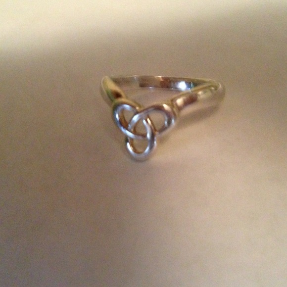 SOLD Sterling silver ring Size 8 - Picture 2 of 2