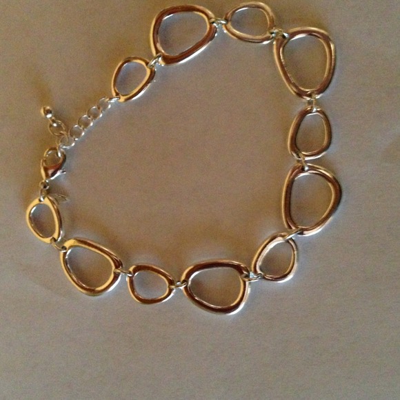 SOLD(Bundle)Silver tone Jewelry set - Picture 3 of 4