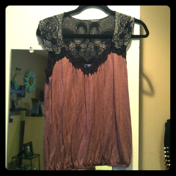 Nordstrom HIP brand embellished cap sleeve tshirt!