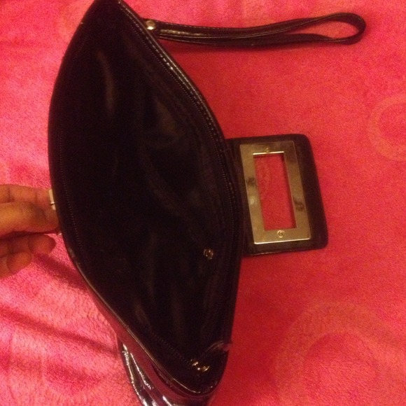 Clutch - Picture 3 of 3