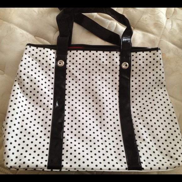 (TRADED to nycretro99) New Hello kitty tote💋 - Picture 2 of 4