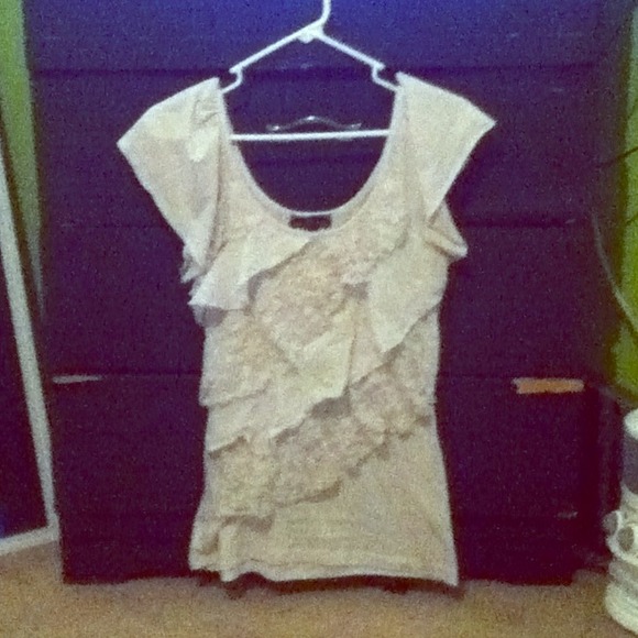 White top - Picture 1 of 1