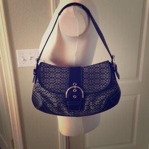 Coach Signature shoulder bag