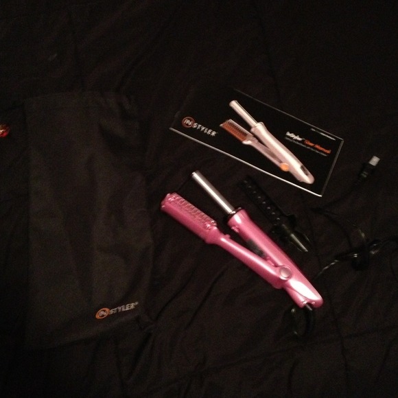 RESERVED!🎀 Pink instyler!