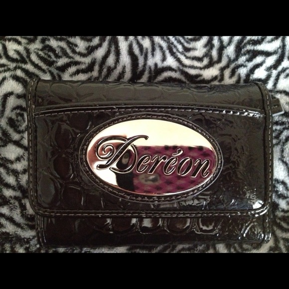 100% authentic DEREON by Beyonce wallet!!!