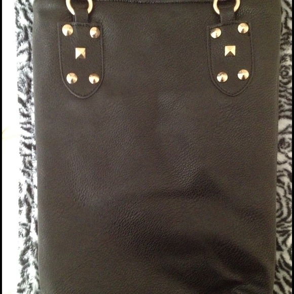 (TRADED to nycretro99) Cute skull cross body bag!! - Picture 2 of 4