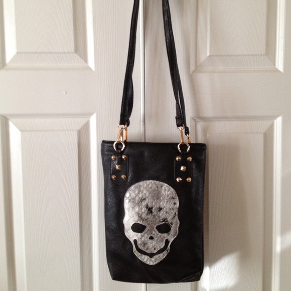 (TRADED to nycretro99) Cute skull cross body bag!! - Picture 3 of 4
