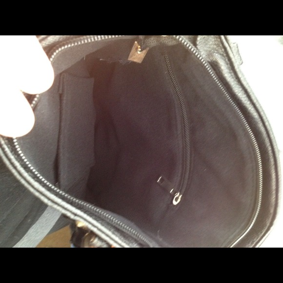 (TRADED to nycretro99) Cute skull cross body bag!! - Picture 4 of 4