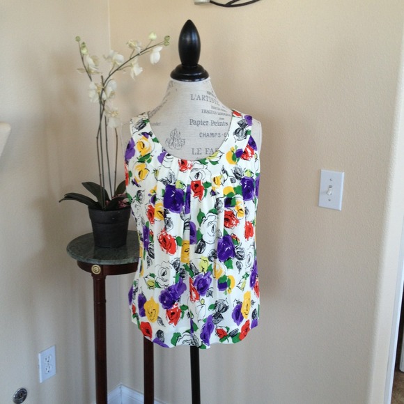 🚫Sold in a bundle🚫Adorable Kate Spade blouse!