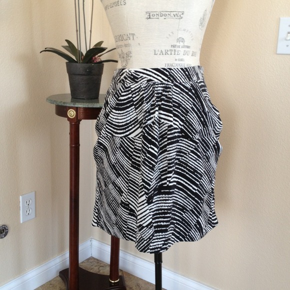 🚫Sold in a bundle🚫Banana Republic Skirt!!
