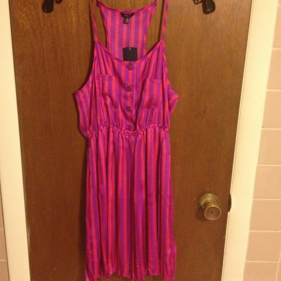Striped dress with tags - Picture 1 of 3