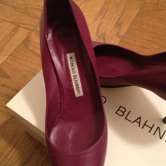 Authentic Manolo Blahniks - Picture 3 of 4