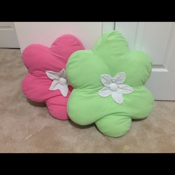 🌸Pink & green flower pillows 🌸
