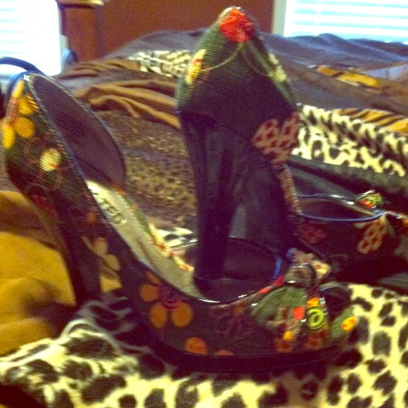 Sz 6 sexy pin up style heel - Picture 1 of 4