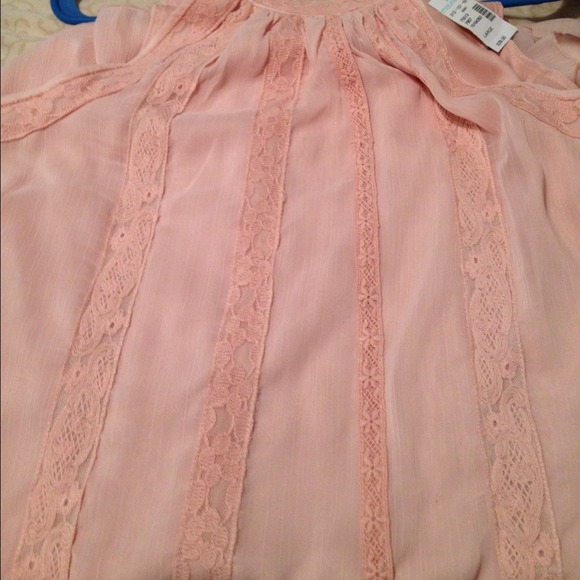 Gorgeous lace detail dress. Very elegant - Picture 2 of 3