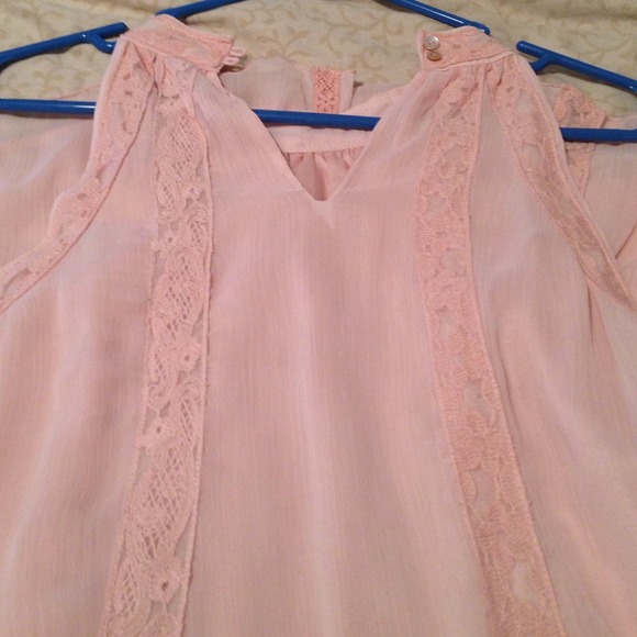 Gorgeous lace detail dress. Very elegant - Picture 3 of 3