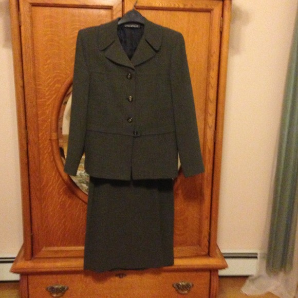 Tahari Skirt Suit