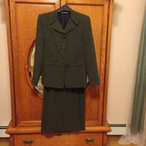 Tahari Skirt Suit