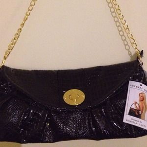 Vicceli clutch and small stud earring