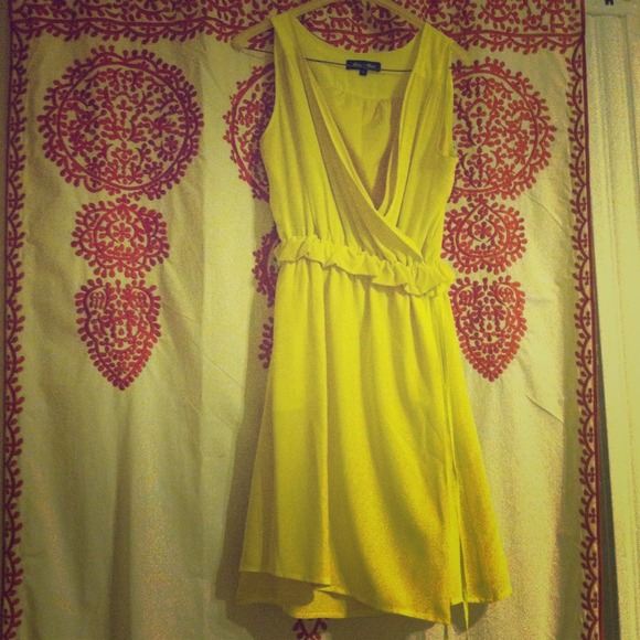 Never before worn Alex + Alex lemon dress