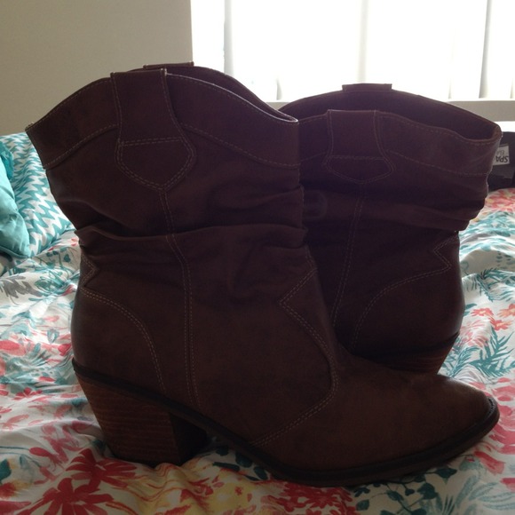 Brown ankle boots size 10