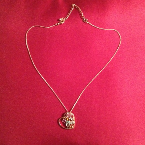 ❌SOLD on eBay❌ Avon Kasia Heart Pendant Necklace - Picture 2 of 3