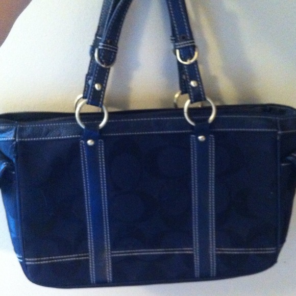 Authentic coach purse. - Picture 2 of 4